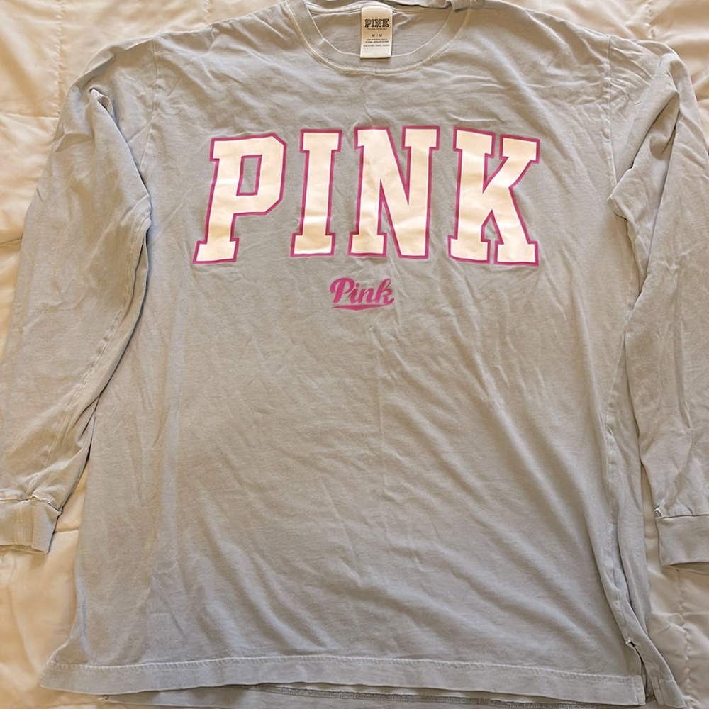 Medium pink long sleeve shirt. Super cute and comfy. Fits a little oversized.